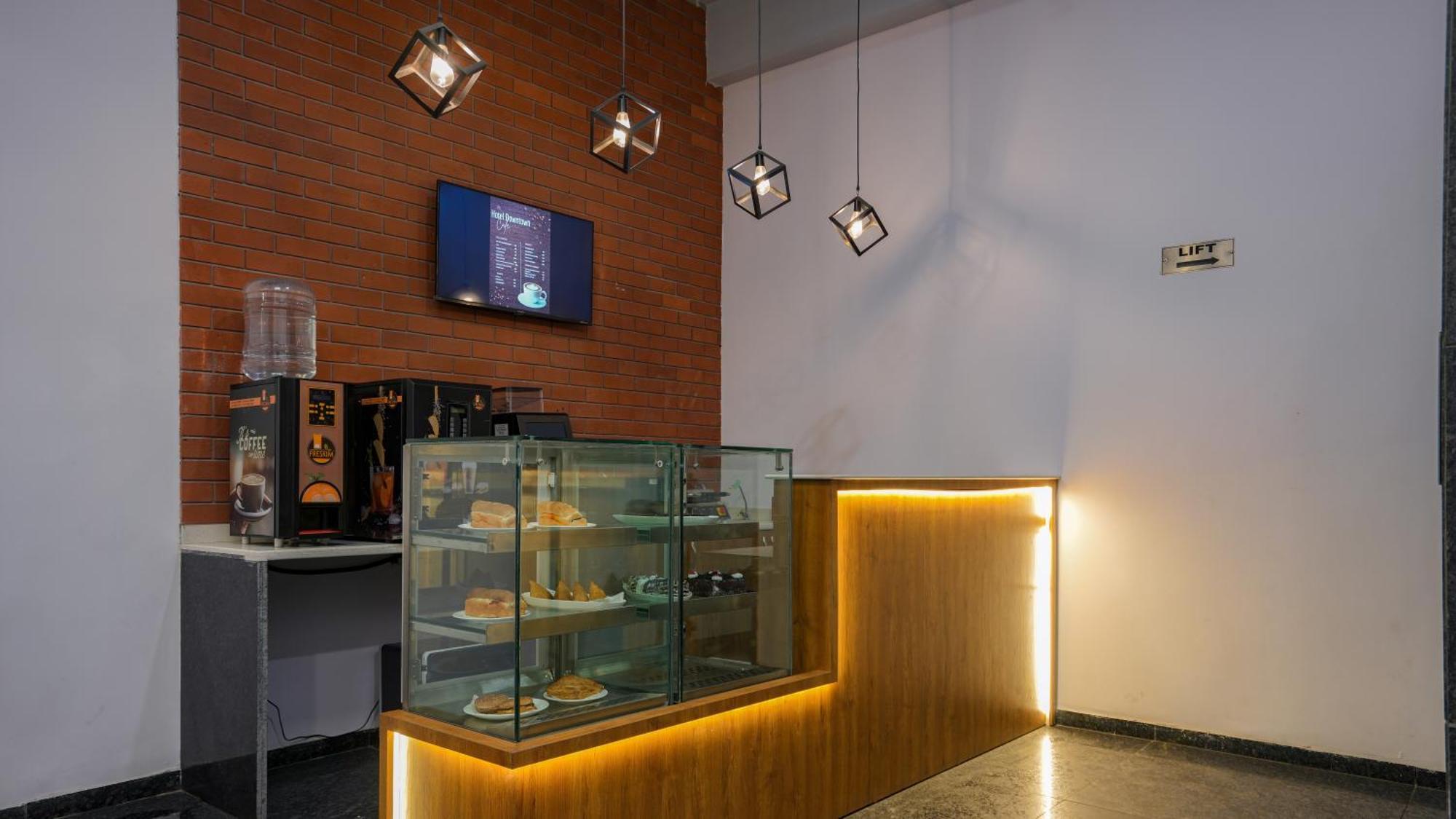 Hotel Downtown Gandhinagar Luaran gambar
