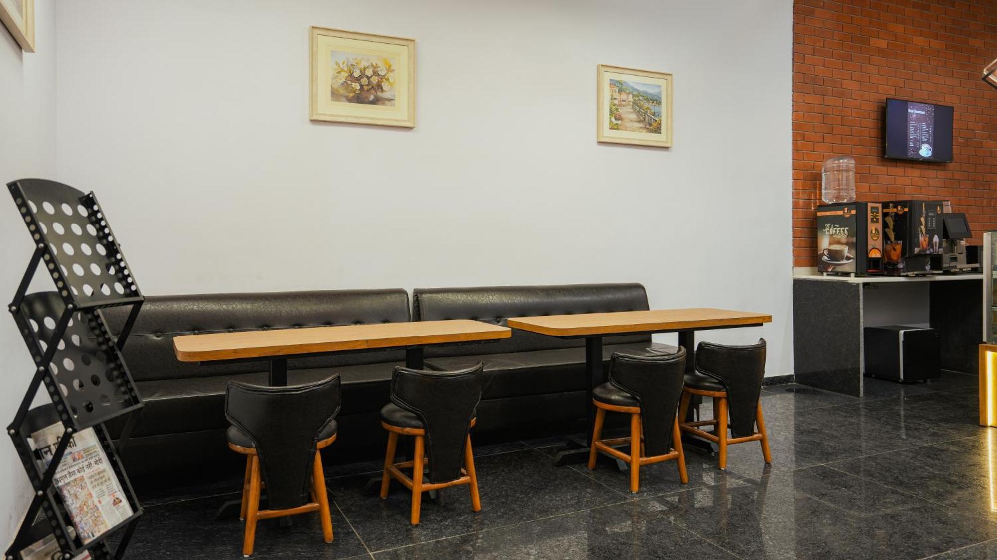 Hotel Downtown Gandhinagar Luaran gambar