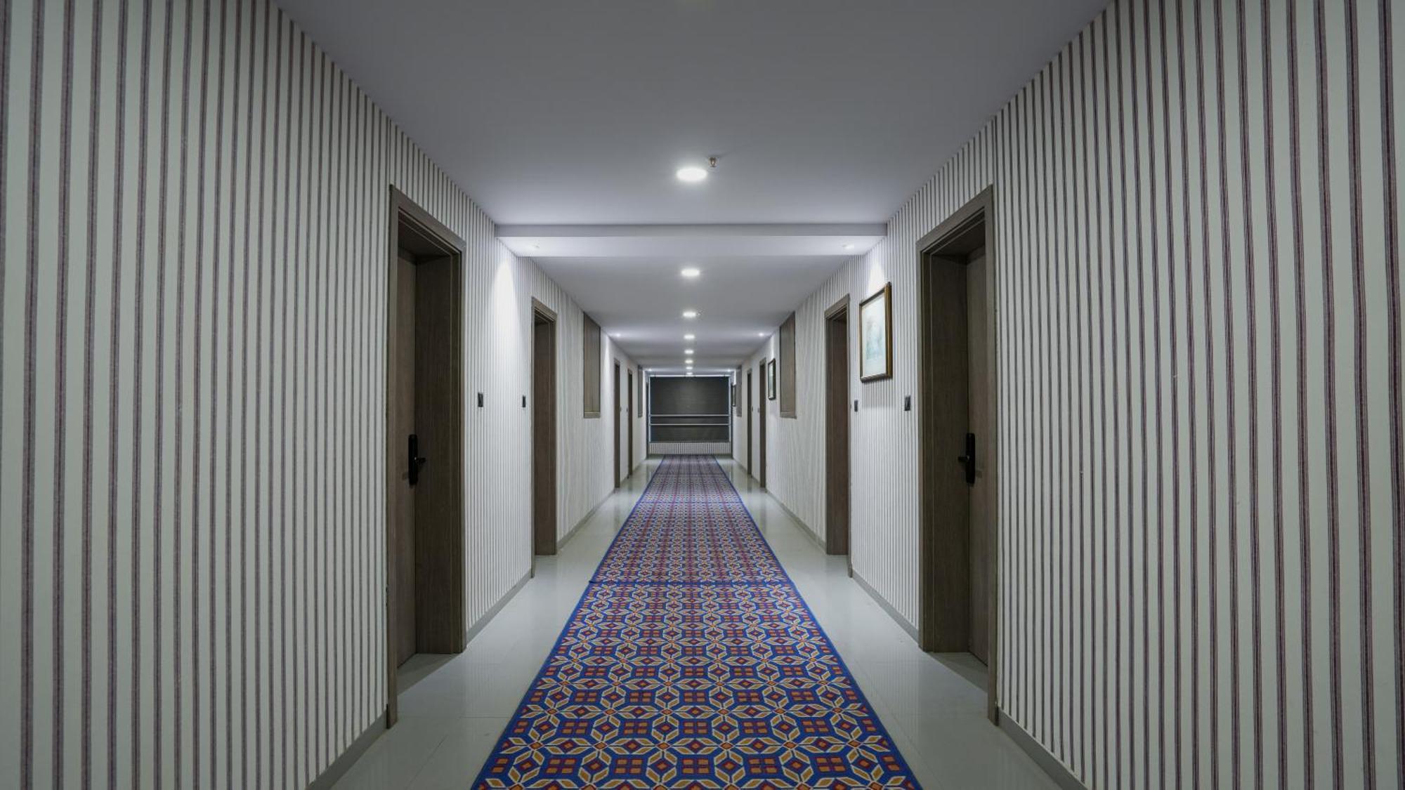 Hotel Downtown Gandhinagar Luaran gambar