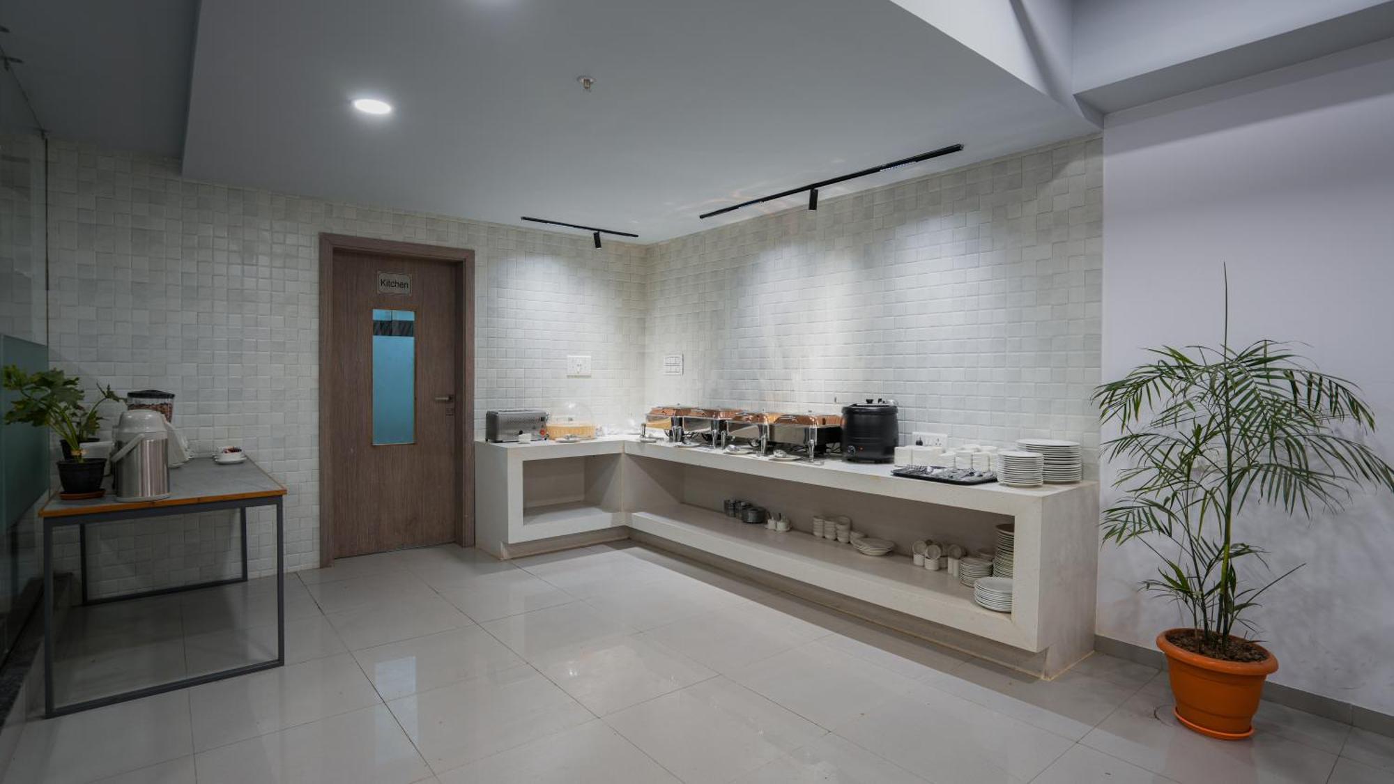 Hotel Downtown Gandhinagar Luaran gambar