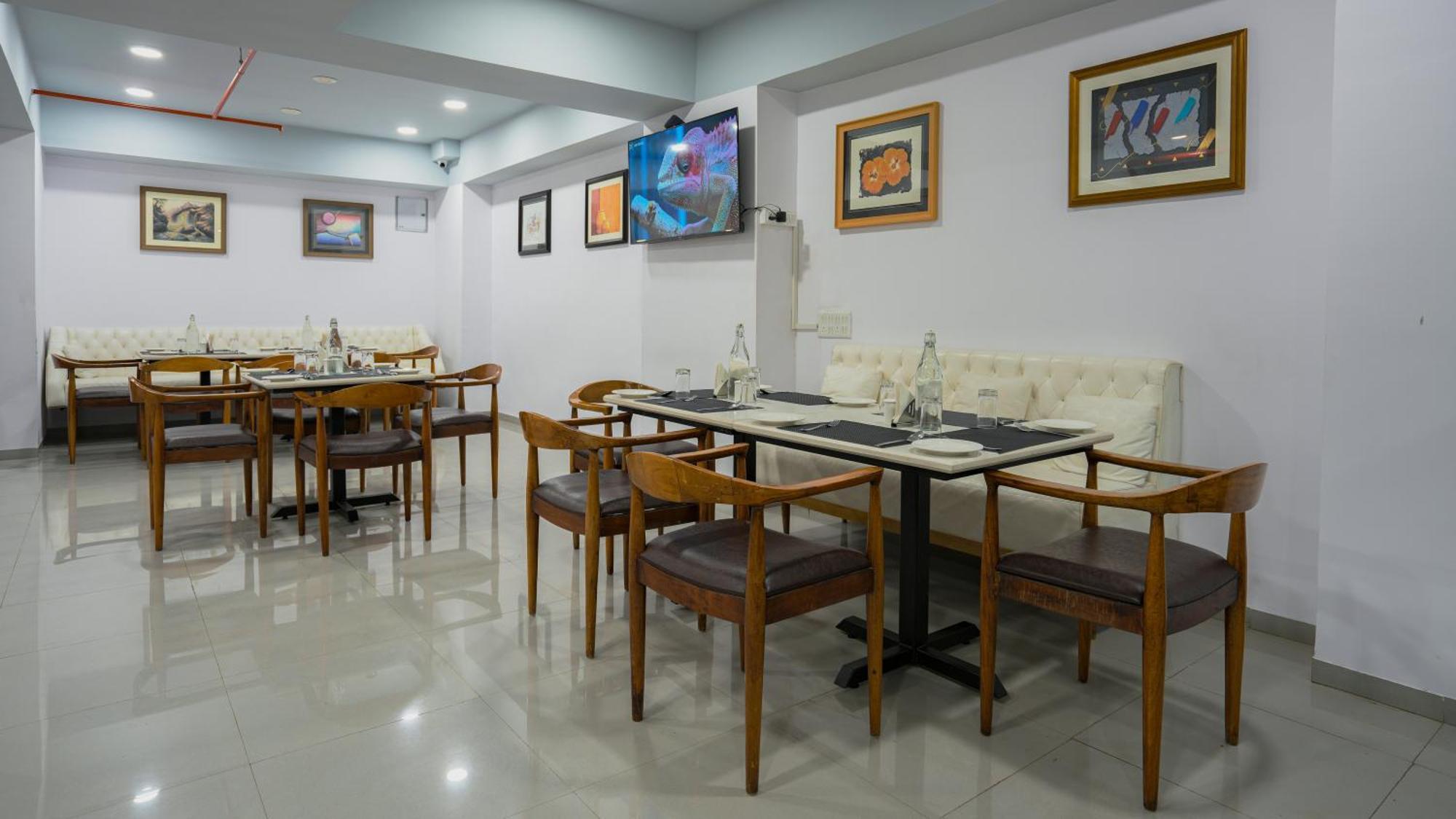 Hotel Downtown Gandhinagar Luaran gambar