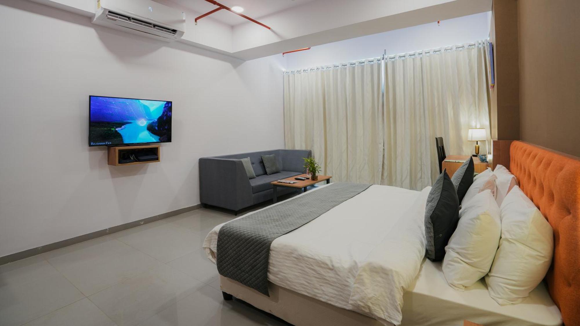 Hotel Downtown Gandhinagar Luaran gambar