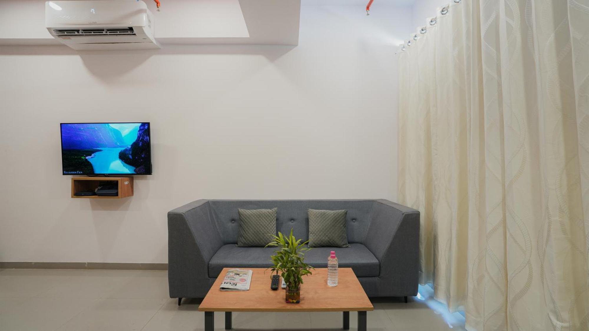 Hotel Downtown Gandhinagar Luaran gambar